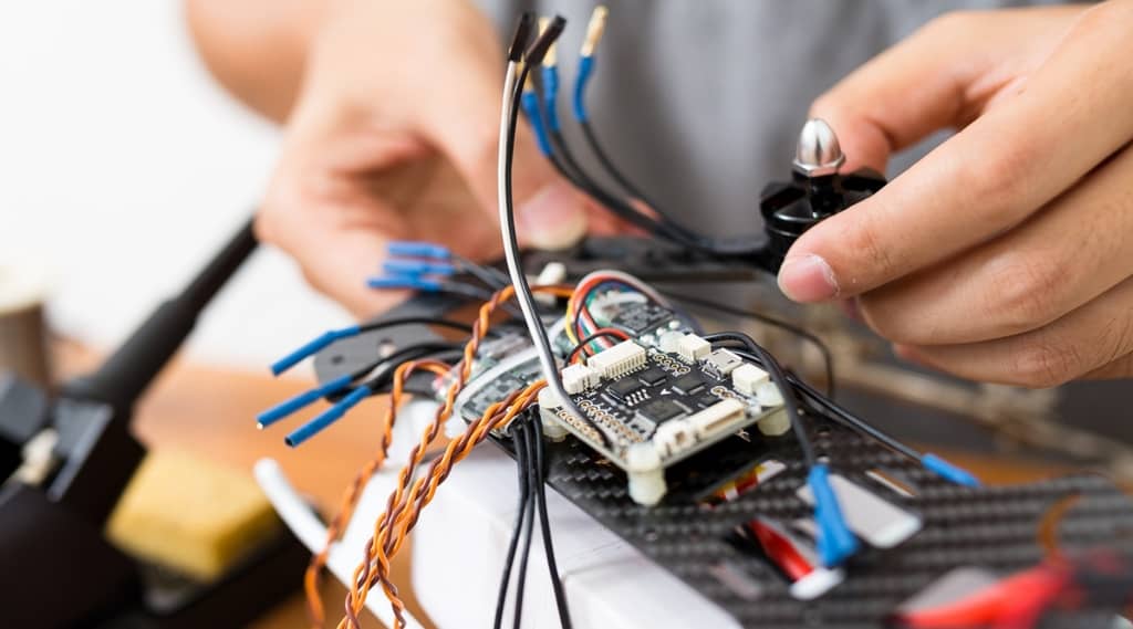 Jak wykryć i gdzie może znajdować się podsłuch w samochodzie?